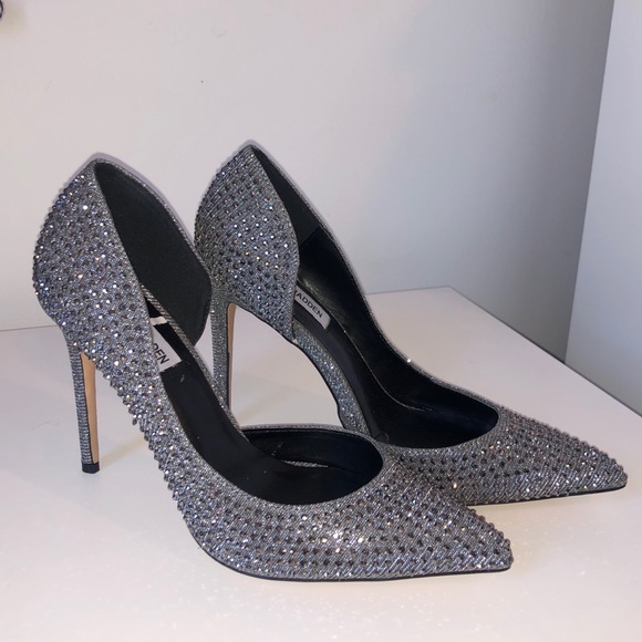 Brand New Steve Madden Diamond Pumps 